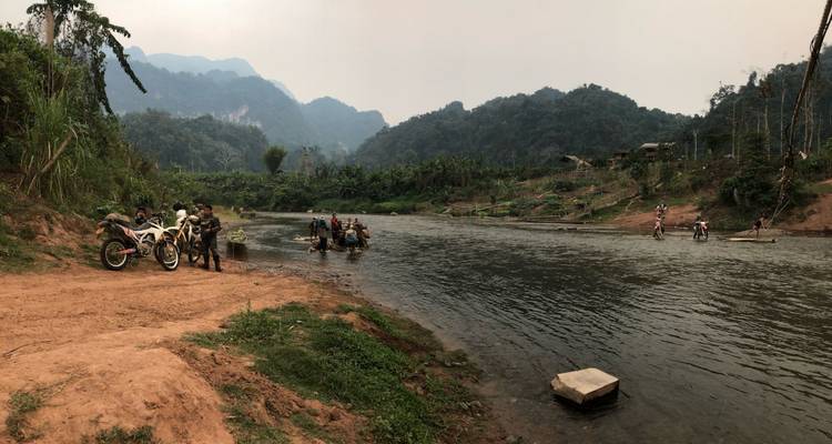 Excursión en moto todoterreno por Laos desde Luang Prabang a Muang Hiam, Xam Neua y Phonsavan - VietLong Travel 7