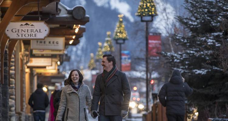 Yukon Northern Lights & Rockies Christmas Premium Tour - Discover Canada Tours 8