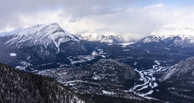 Yukon Northern Lights & Rockies Christmas Premium Tour - Discover Canada Tours 9