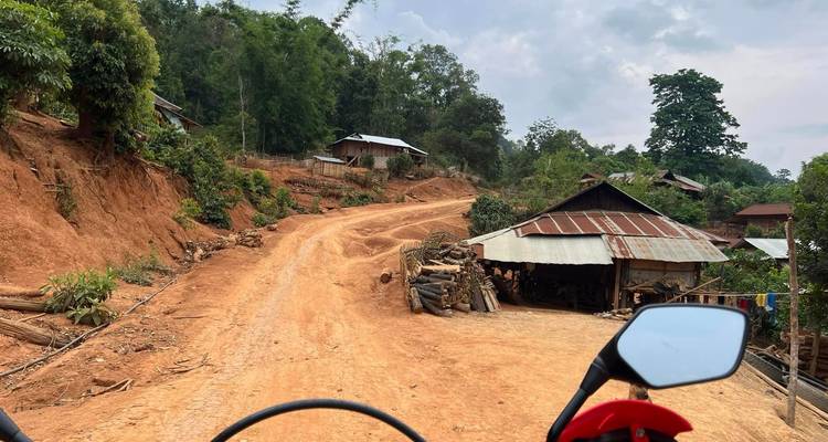 Circuit moto au Laos de Vientiane à Vang Vieng et Phou Khao Khouay - DNQ Travel 7