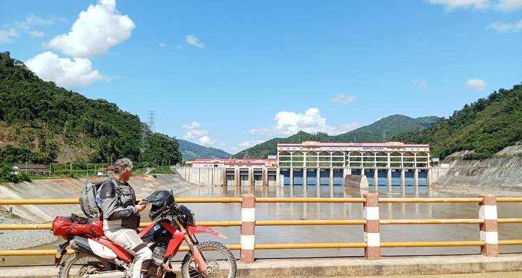 Maravilloso viaje en moto por Laos desde Vientiane a Nam Ngum, Thalat, Phou Khao Khouay - DNQ Travel 3