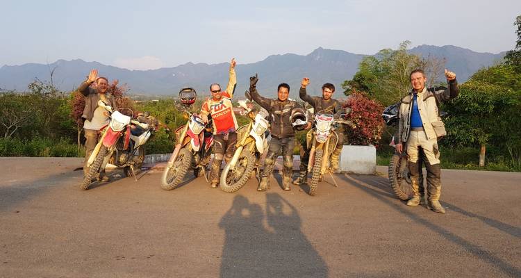Maravilloso viaje en moto por Laos desde Vientiane a Nam Ngum, Thalat, Phou Khao Khouay - DNQ Travel 4