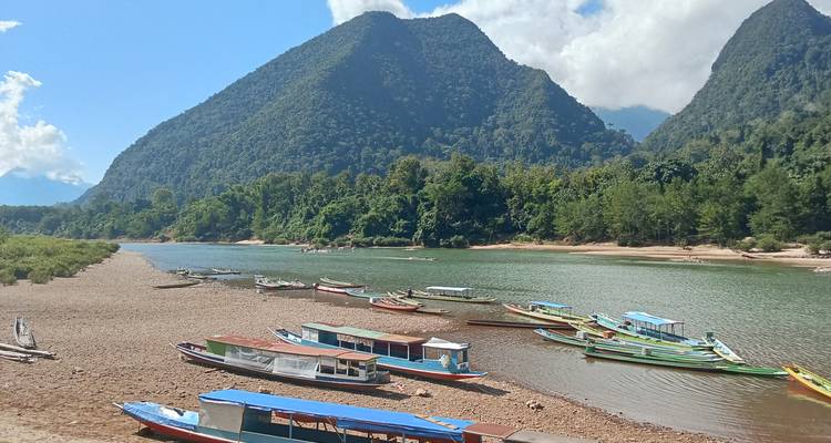 Maravilloso viaje en moto por Laos desde Vientiane a Nam Ngum, Thalat, Phou Khao Khouay - DNQ Travel 6