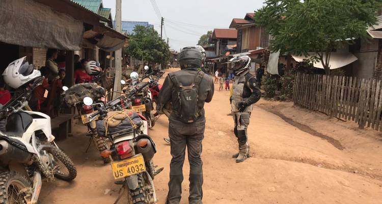 Maravilloso viaje en moto por Laos desde Vientiane a Nam Ngum, Thalat, Phou Khao Khouay - DNQ Travel 7