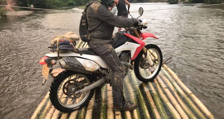 Maravilloso viaje en moto por Laos desde Vientiane a Nam Ngum, Thalat, Phou Khao Khouay - DNQ Travel 9