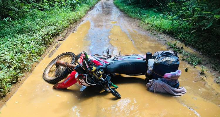 Viaje de Aventura en Moto por Aldeas Remotas de Laos - DNQ Travel 4