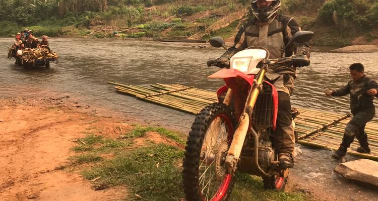 Excursión panorámica en moto por Laos de Luang Prabang a Vang Vieng pasando por cuevas y cascadas - DNQ Travel 10