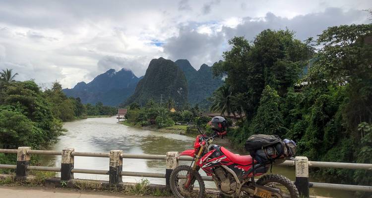 Circuit moto aventureux au Laos : Explorer les montagnes mystiques de Luang Prabang à Vang Vieng - DNQ Travel 10