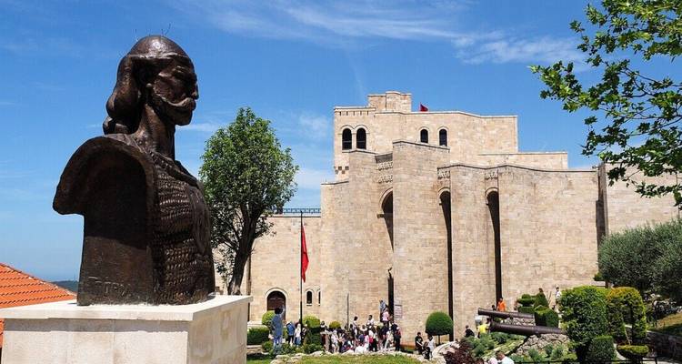Excursión Privada de un Día a Kruja y la Cueva Sagrada de Sari Salltik - Go as Local  7