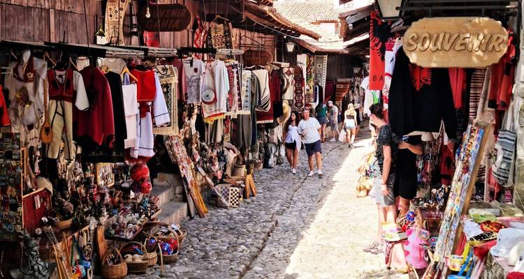Excursión Privada de un Día a Kruja y la Cueva Sagrada de Sari Salltik - Go as Local  9