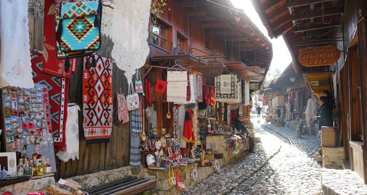 Visita a Kruja y Cata de Vinos en un Día desde Tirana - Go as Local  4