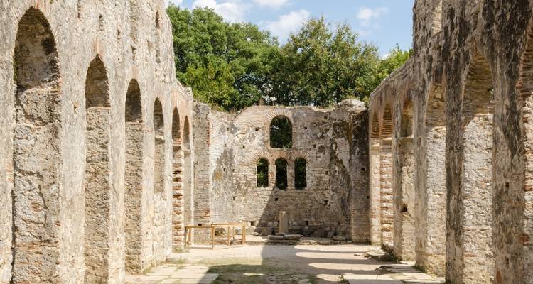 Excursión a Saranda, Butrint y Gjirokastra desde Tirana - Go as Local  8