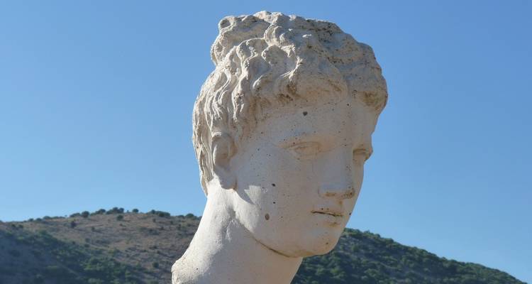 Excursión a Saranda, Butrint y Gjirokastra desde Tirana - Go as Local  9