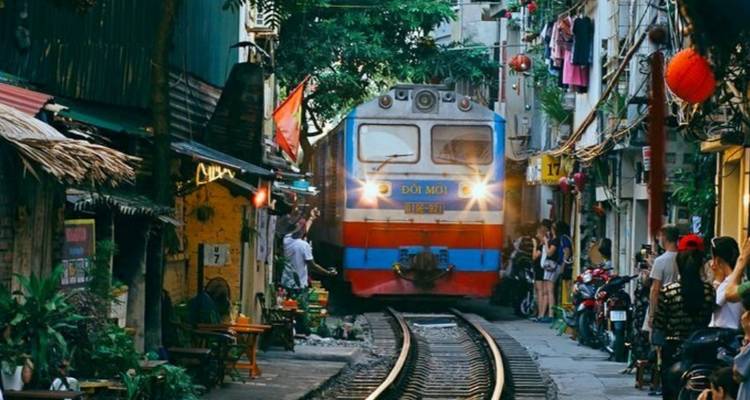 10 Days Central Vietnam Tour (private guide & driver） - UME Travel Co. Ltd 4