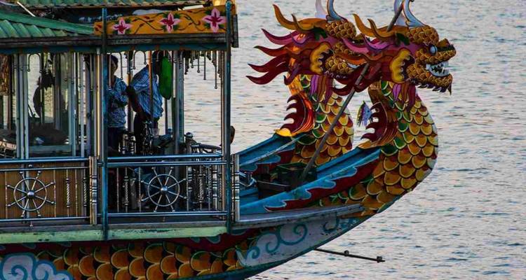 10 Days Central Vietnam Tour (private guide & driver） - UME Travel Co. Ltd 10