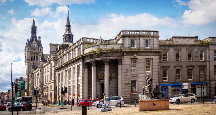Aberdeenshire, Balmoral Castle & the Northeast Coast - Timberbush Tours 1
