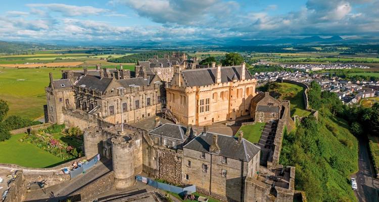 Stirling Castle mit weiten Blicken über die Landschaft.