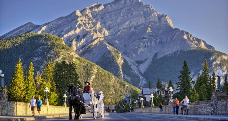 Ranchos, Praderas y Rocosas: Viaje por carretera de Saskatchewan a Alberta - Landsby 10