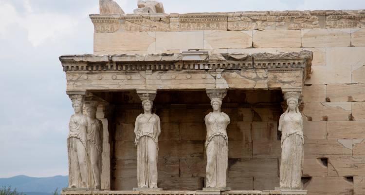 Close-up van Kariatiden op het Erechtheion.