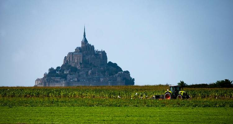 5 jours d'aventure à Paris et au Mont Saint-Michel - STM Tours LLC 4