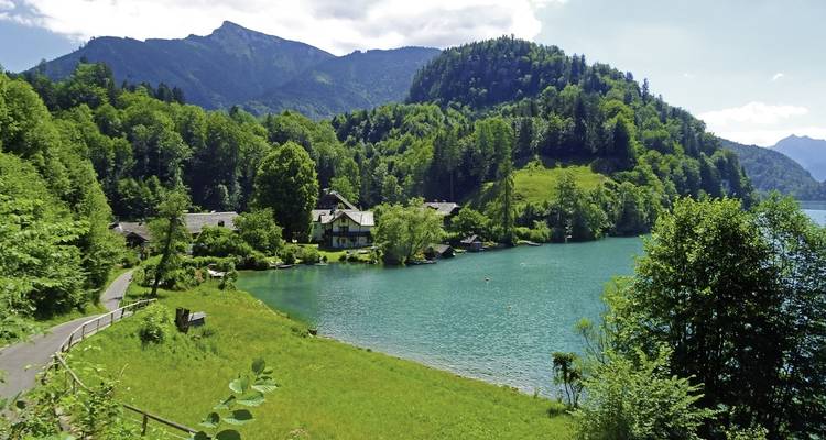 Scenic view of a lake with trees and mountains.