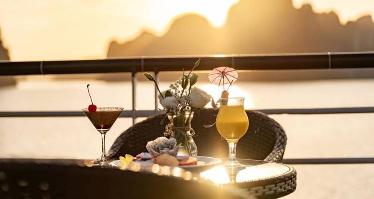 Croisière de luxe dans la baie d'Ha Long | Excursion guidée d'une journée au départ de Hanoi avec kayak, grotte de Sung Sot et île de Titop | Excursion partagée avec déjeuner buffet｜Vietnam - Open Asia Travel  3