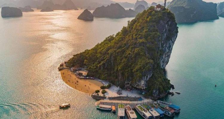 Croisière de luxe dans la baie d'Ha Long | Excursion guidée d'une journée au départ de Hanoi avec kayak, grotte de Sung Sot et île de Titop | Excursion partagée avec déjeuner buffet｜Vietnam - Open Asia Travel  4