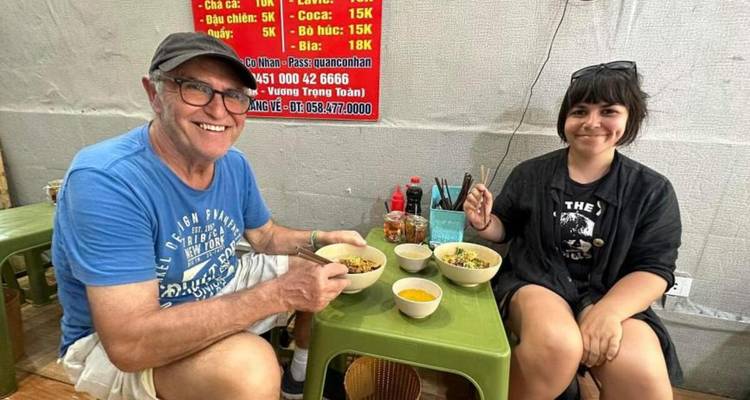Recorrido gastronómico a pie por las calles de Hanói con visita al tren | Hanói, Vietnam - Open Asia Travel  6