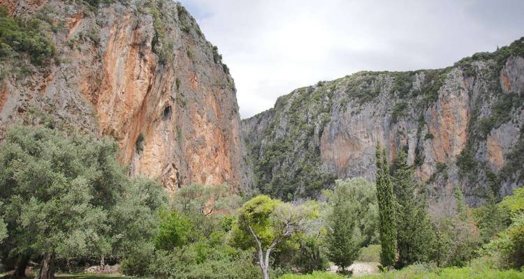 Caminando por los senderos costeros de Albania - Explore! 6