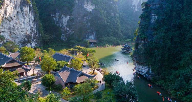 Excursion d'une journée depuis Hanoi : Bai Dinh de luxe, Trang An, grotte de Mua avec déjeuner buffet - en limousine | Vietnam - Open Asia Travel  1