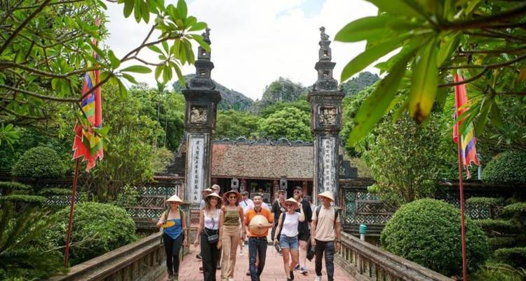 Hoa Lu - Trang An Excursión de 1 Día: Ninh Binh Desde Hanói | Vietnam - Open Asia Travel  4