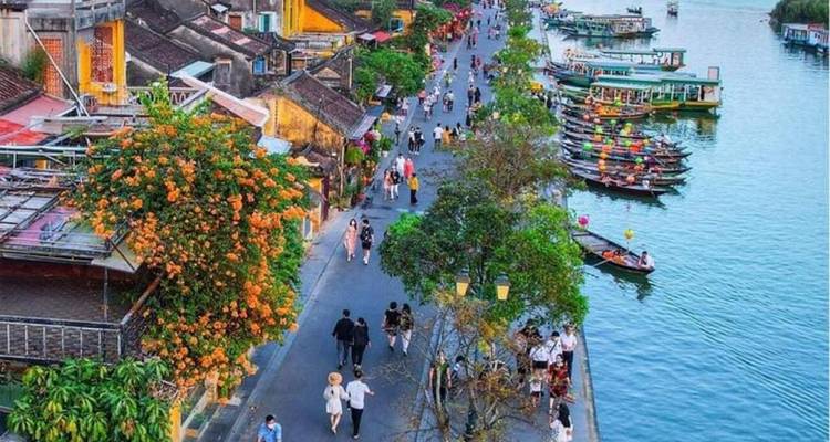 Visita a la ciudad de Hoi An - Paseo en barco - Suelta el farolillo de flores (Opcional: Comida callejera) | Hoi An, Vietnam - Open Asia Travel  3