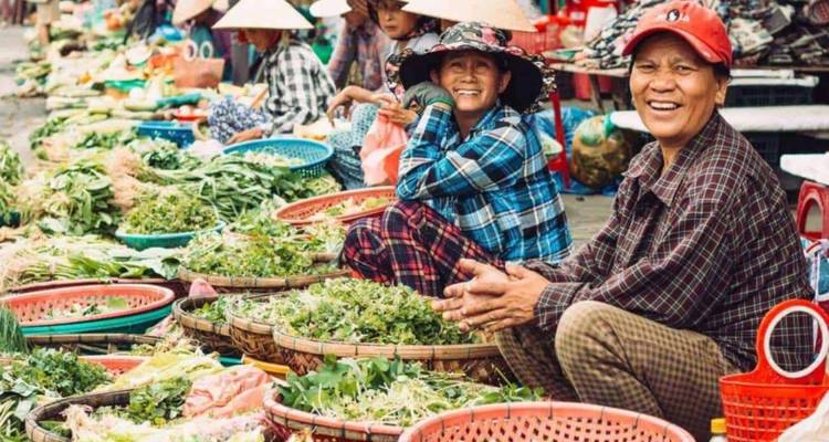 Visita a la ciudad de Hoi An - Paseo en barco - Suelta el farolillo de flores (Opcional: Comida callejera) | Hoi An, Vietnam - Open Asia Travel  8