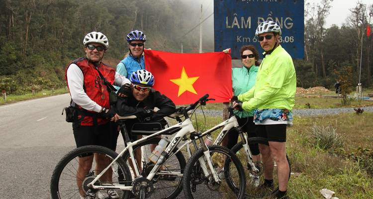 Aventure en E-Bike de Saigon à Hue : 13 jours du Vietnam moderne à l'ancien - Mr Biker Saigon 2