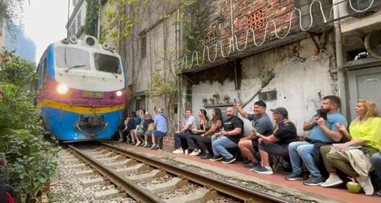 Tour de Hanoi en Jeep : La campagne de la Rivière Rouge et les vibrations de la ville | Hanoi, Vietnam - Open Asia Travel  4