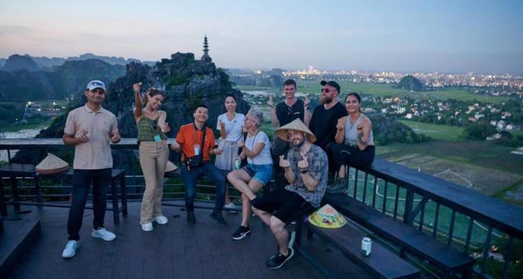 Desde Hanoi: Excursión de Lujo de un Día a Hoa Lu, Tam Coc y la Cueva de Mua con Almuerzo Buffet - en Limusina｜Vietnam - Open Asia Travel  1