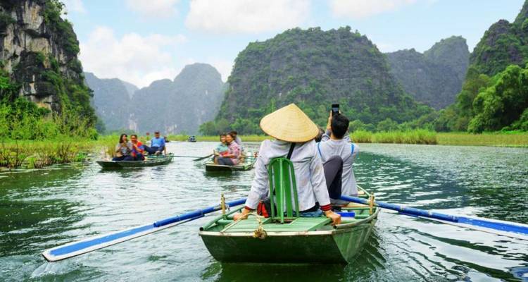 Desde Hanoi: Excursión de Lujo de un Día a Hoa Lu, Tam Coc y la Cueva de Mua con Almuerzo Buffet - en Limusina｜Vietnam - Open Asia Travel  4