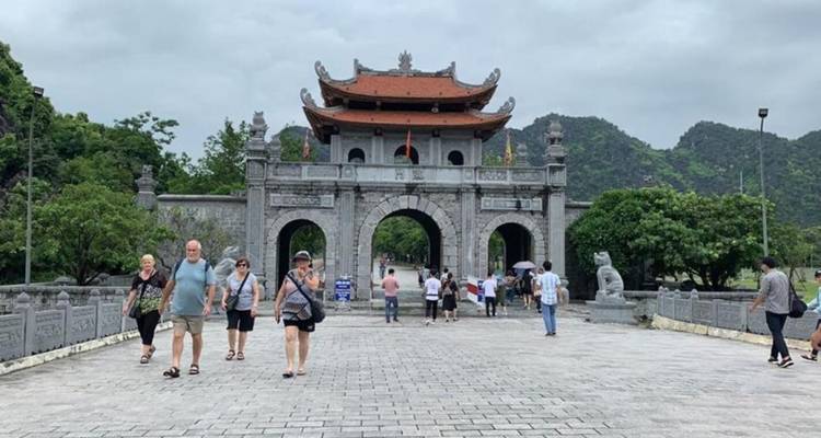 Desde Hanoi: Excursión de Lujo de un Día a Hoa Lu, Tam Coc y la Cueva de Mua con Almuerzo Buffet - en Limusina｜Vietnam - Open Asia Travel  9