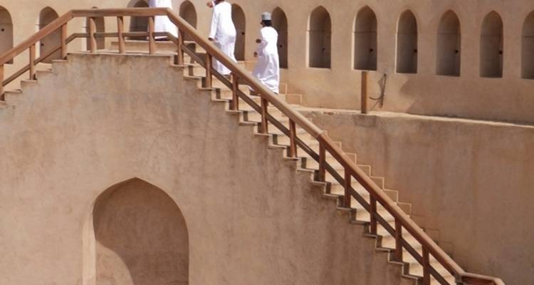 Contrasting Oman - DERTOUR 9