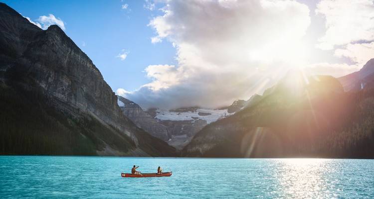 Iconic Canada: Rockies, Rails, and City Lights - Landsby 6