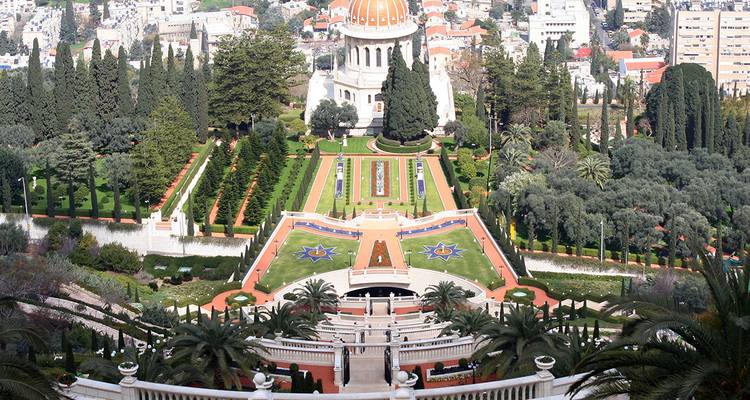 Panoramablick auf die Bahai-Gärten.