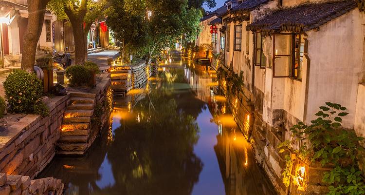 China's triad Mountain Worlds, Lake Landscapes and millions of Lights - Gebeco 1
