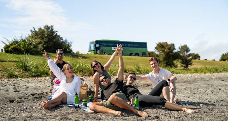 La ronde du Nord Hop-On-Hop-Off - Kiwi Experience 1