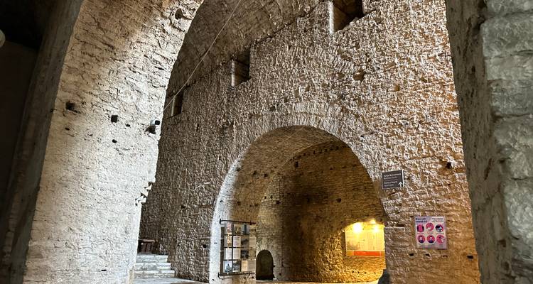 Depuis Tirana : Gjirokastra, vieille ville de l'UNESCO et Blue Eye - Smart Tour Albania 7