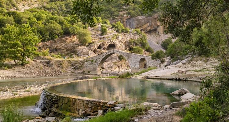 Les joyaux de l'Albanie : L'authentique Gjirokastra et le pittoresque Përmet - Up Albania  3