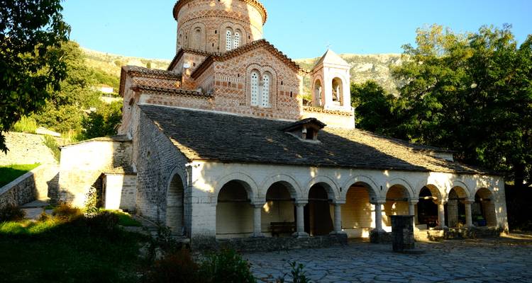 Les joyaux de l'Albanie : L'authentique Gjirokastra et le pittoresque Përmet - Up Albania  9