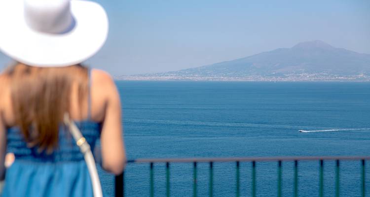 Between Sorrento & Amalfi: A Journey Through Mediterranean Colors - IAMME IA - Gray Line Amalfi Coast 9