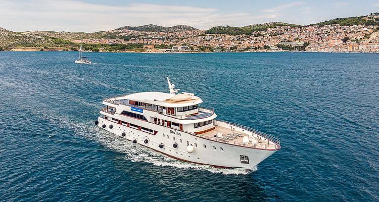 Dubrovnik to Split – 5 day Premium Boat Cruise - Ajdinis 6