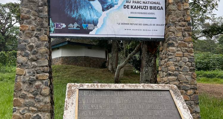 7 Day Rwanda Uganda Gorilla Tracking & Chimpanzee Trekking Trip - Safari 2 Gorilla Tours (U) Ltd 9