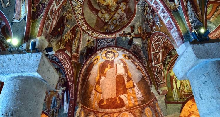 Excursión privada de lujo de 2 días completos a Capadocia - Emoji Tourism 1